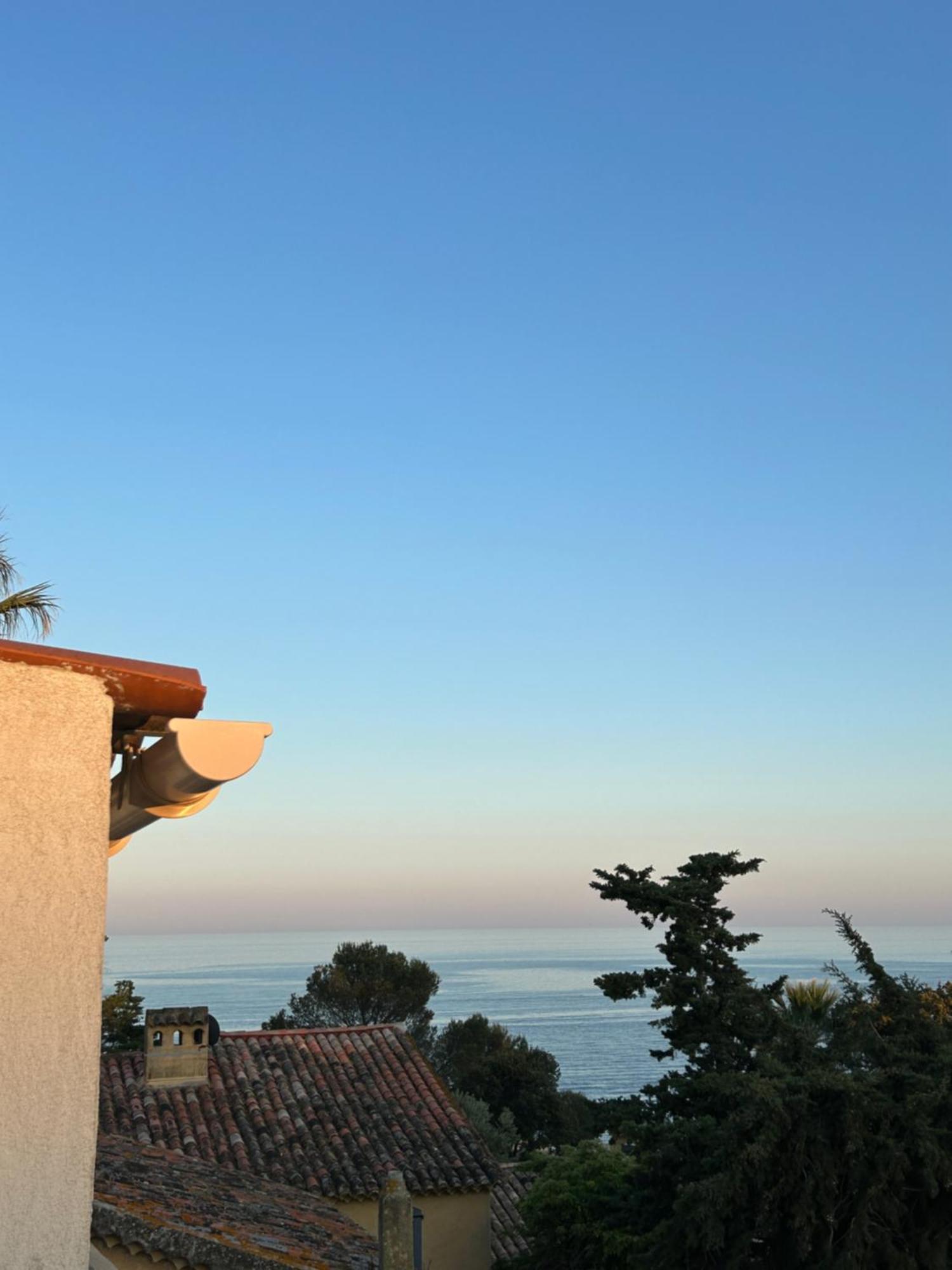 Hotel L'Escale Au Soleil Saint Aygulf Kültér fotó